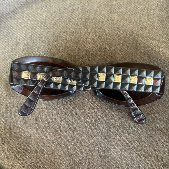 Authentic Chanel Sun Glasses Brown Pre-Own - Picture 3 of 10